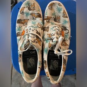 Discovery cat limited edition vans